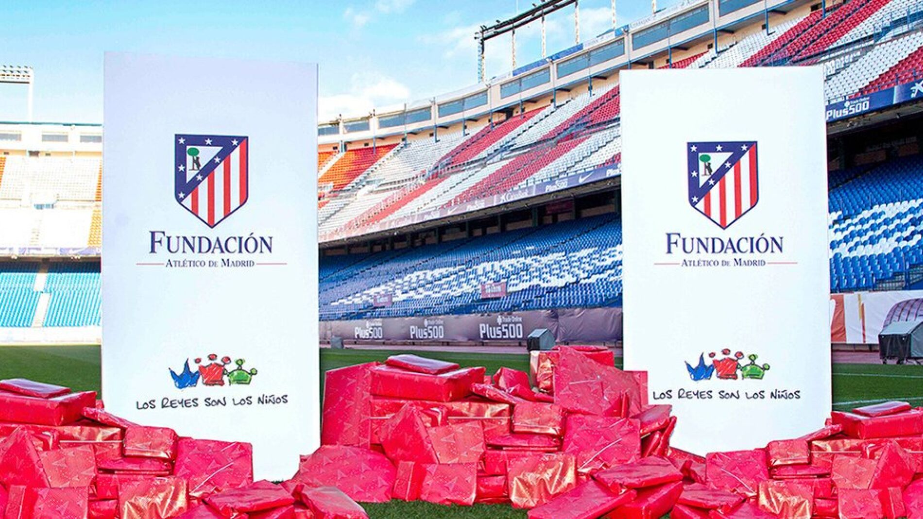 Regalos sobre el c&eacute;sped del Vicente Calder&oacute;n