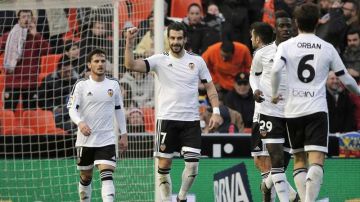 Negredo celebra uno de sus goles ante el Granada