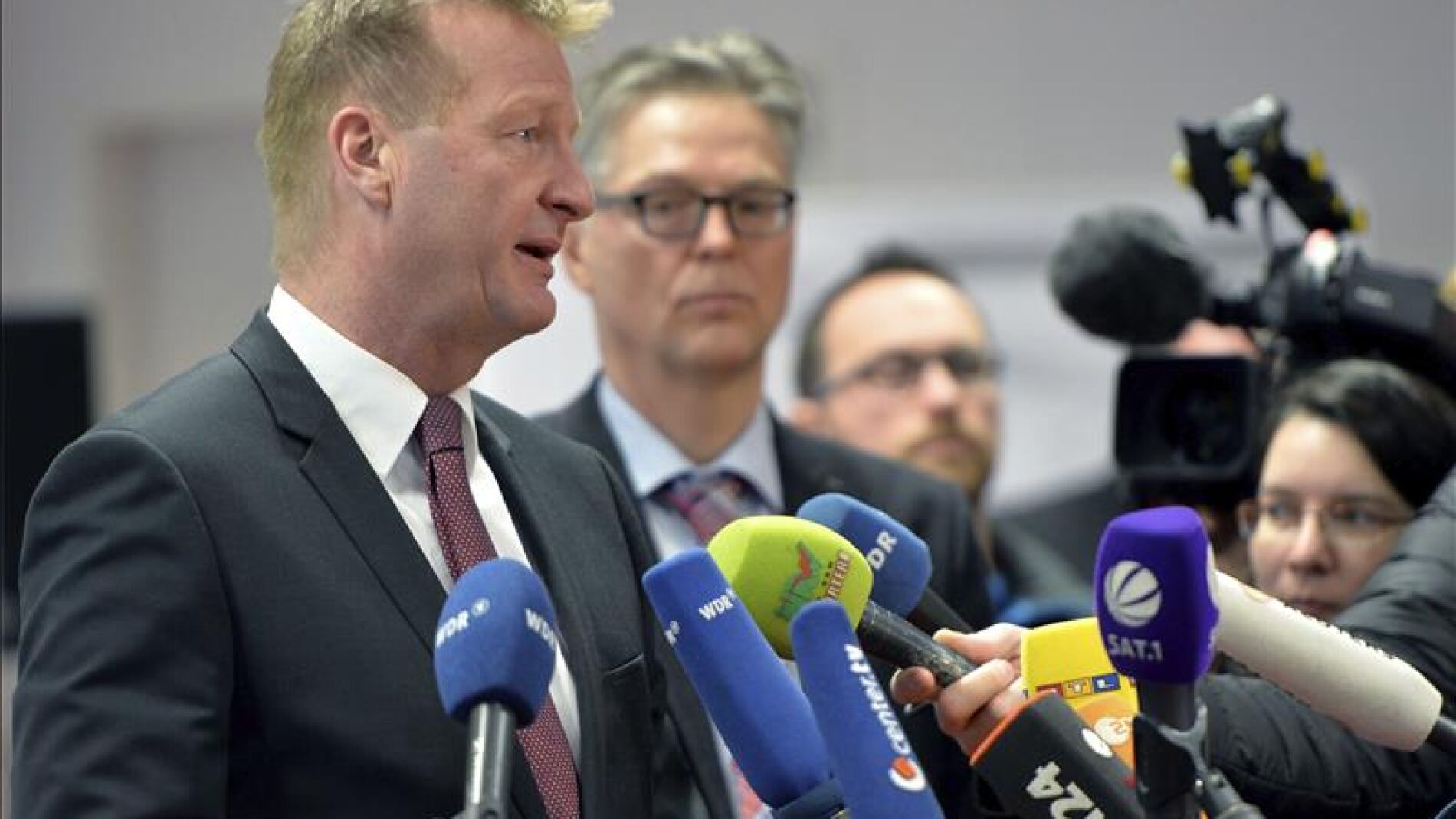 El ministro de Renania del Norte-Westfalia, Ralf J&auml;ger, 