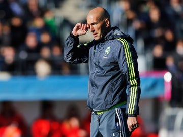 Zidane, durante el entrenamiento del Real Madrid Zidane, durante el entrenamiento del Real Madrid