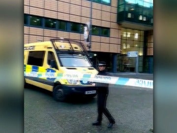 Amenaza de bomba en Liverpool por un hombre atrincherado en un edificio
