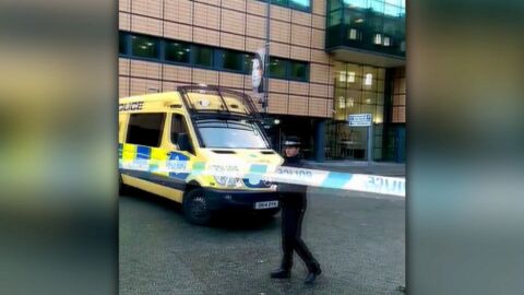 Amenaza de bomba en Liverpool por un hombre atrincherado en un edificio