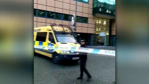 Amenaza de bomba en Liverpool por un hombre atrincherado en un edificio Amenaza de bomba en Liverpool por un hombre atrincherado en un edificio
