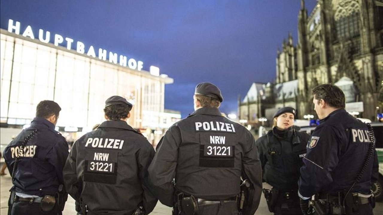 Ein deutscher Verteidigungsbeamter ist wegen des Verdachts der Spionagetätigkeit für Russland festgenommen worden Ein deutscher Verteidigungsbeamter ist wegen des Verdachts der Spionagetätigkeit für Russland festgenommen worden