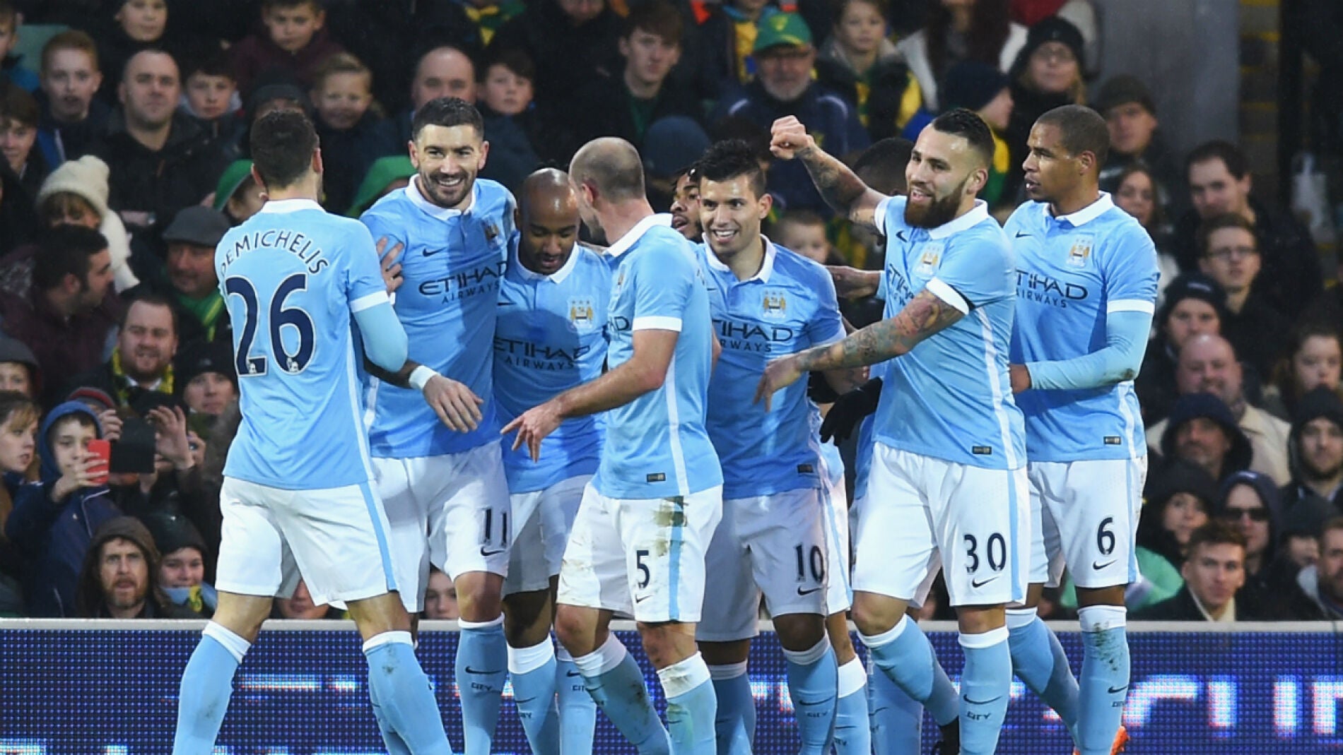 El City celebra un gol de Ag&uuml;ero