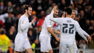 Los jugadores del Real Madrid festejan un tanto
