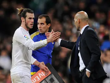 Bale y Zidane, en el estreno del técnico francés en el primer equipo del Real Madrid. Bale y Zidane, en el estreno del técnico francés en el primer equipo del Real Madrid.