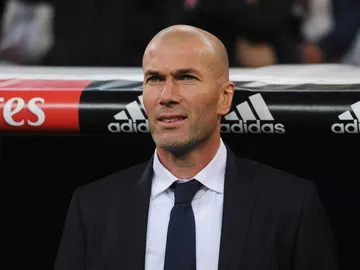 Zidane, en el banquillo del Real Madrid Zidane, en el banquillo del Real Madrid