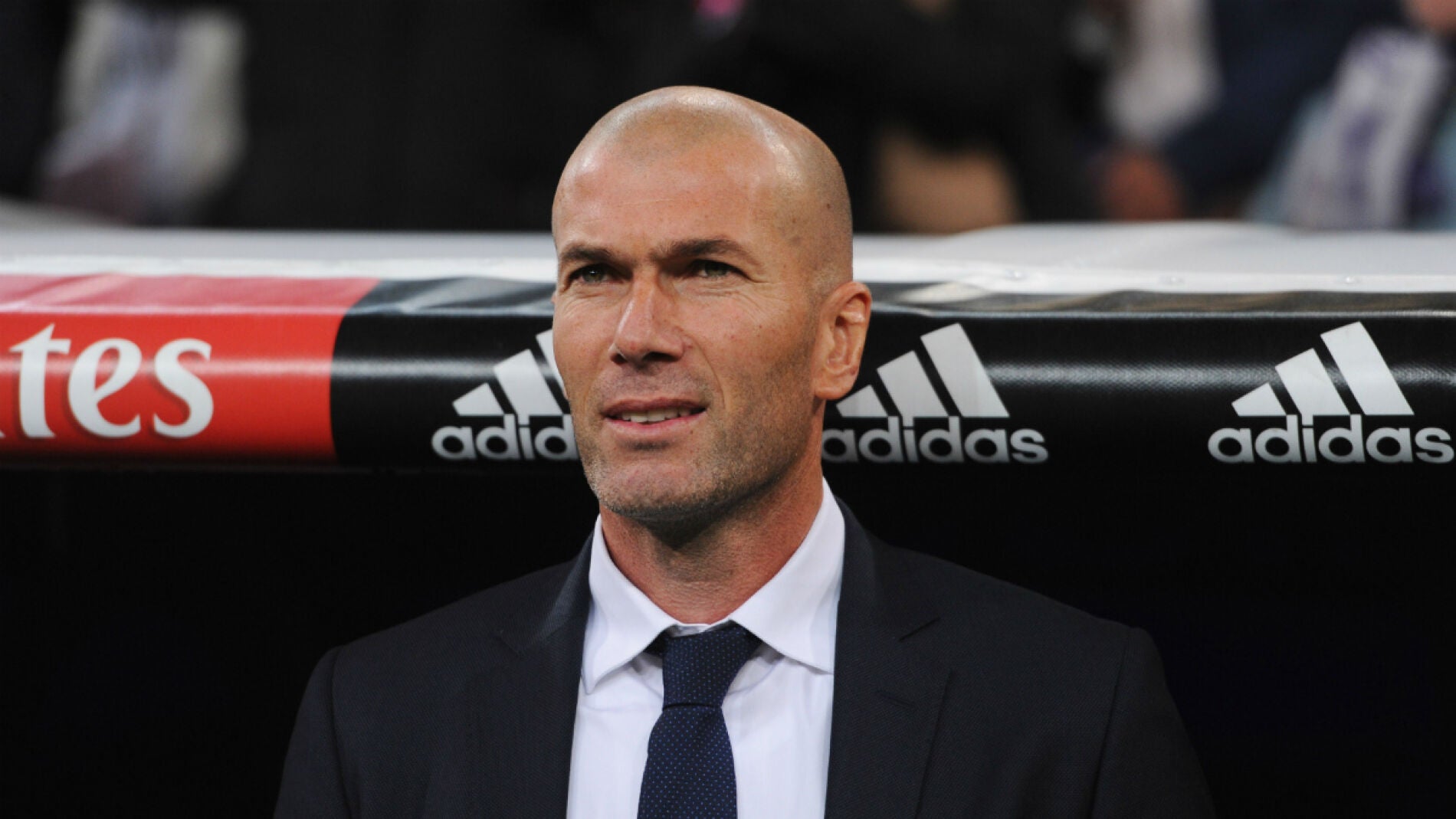 Zidane, en el banquillo del Real Madrid