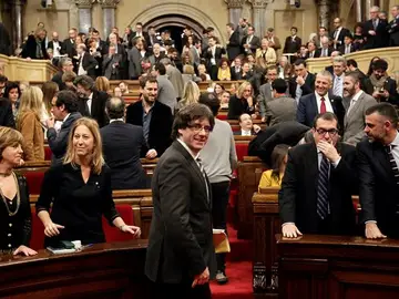El candidato de Junts pel Sí a la Presidencia de la Generalitat, Carles Puigdemont, a su llegada al pleno del Parlament El candidato de Junts pel Sí a la Presidencia de la Generalitat, Carles Puigdemont, a su llegada al pleno del Parlament