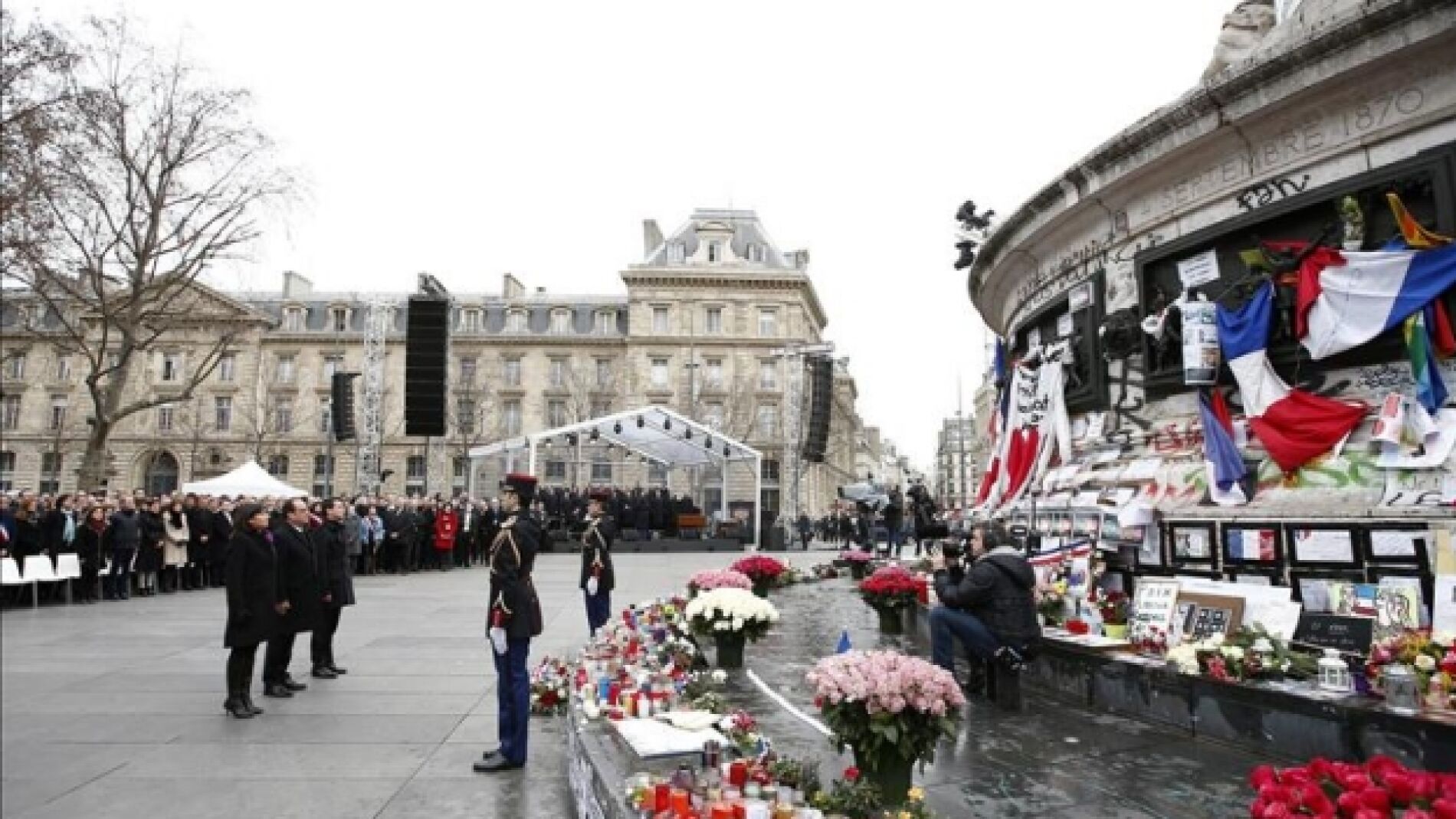 Las autoridades francesas rinden un sobrio homenaje a las v&iacute;ctimas del terrorismo en Par&iacute;s 