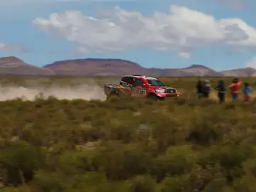 Espectadores presencian la séptima etapa del Dakar Espectadores presencian la séptima etapa del Dakar