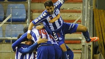 Los jugadores del Alavés celebran el gol frente al Numancia