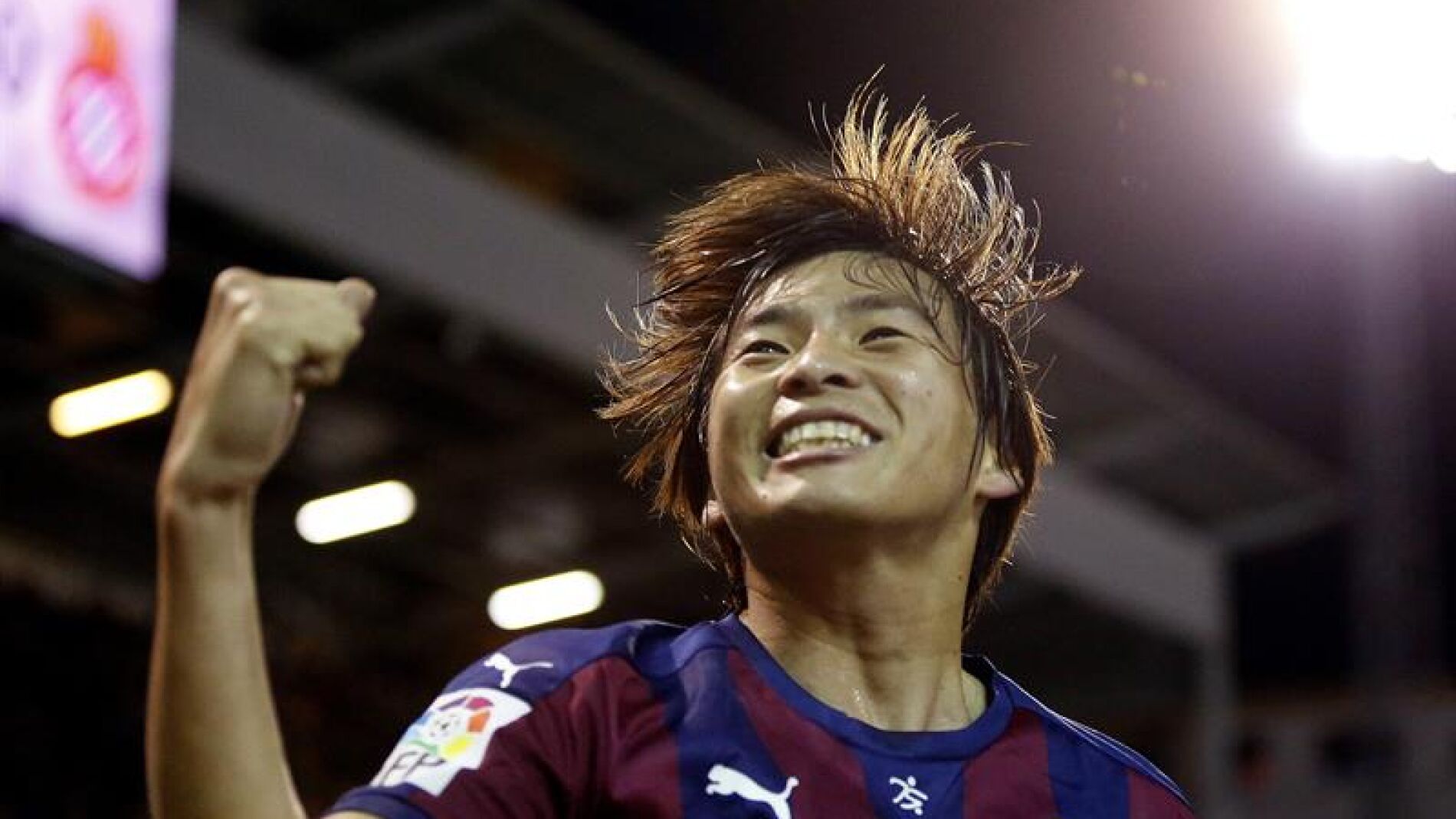 Inui celebra su gol frente al Espanyol