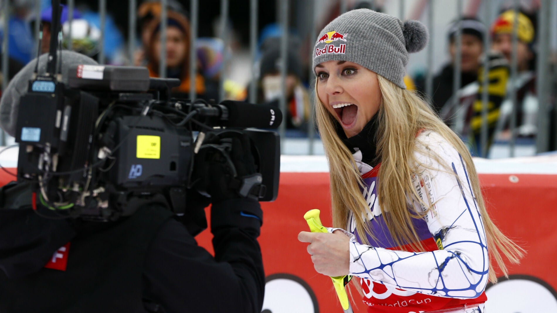 Lindsey Vonn sonr&iacute;e a la c&aacute;mara