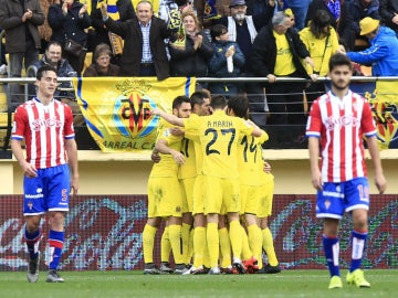 Los jugadores del Villarreal celebran un gol ante el Sporting