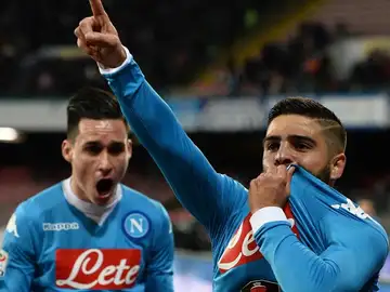 Lorenzo Insigne de Nápoles celebra su gol ante Torino Lorenzo Insigne de Nápoles celebra su gol ante Torino