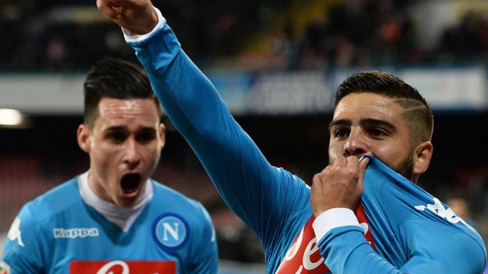 Lorenzo Insigne de N&aacute;poles celebra su gol ante Torino