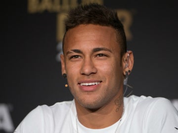 Neymar habla en la rueda de prensa del Balón de Oro