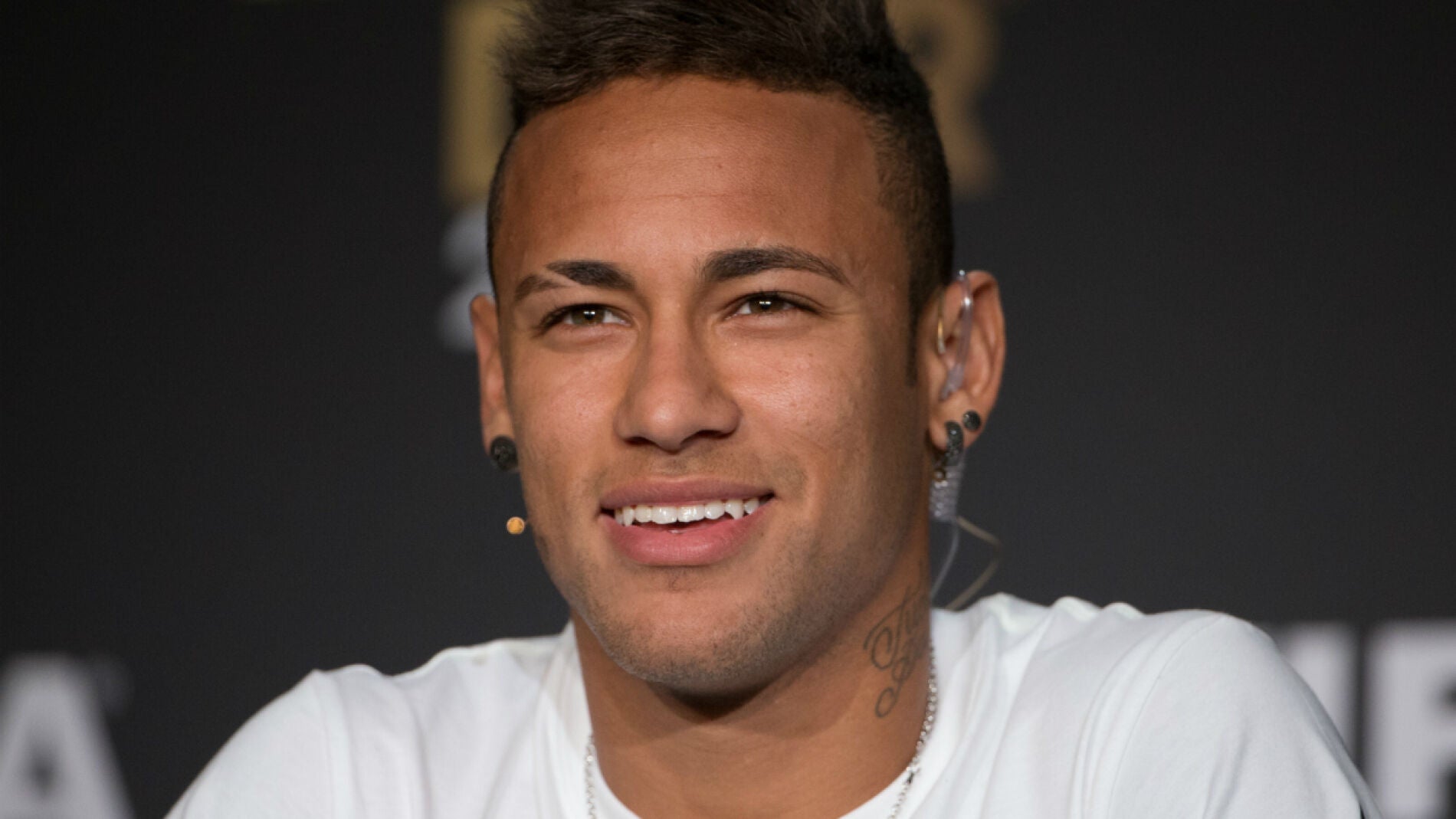 Neymar habla en la rueda de prensa del Bal&oacute;n de Oro