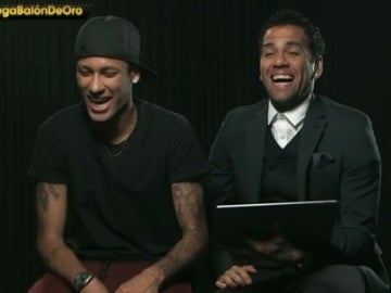 Neymar y Alves, en la gala del Balón de Oro