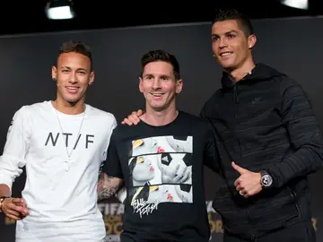 Neymar, Messi y Cristiano, en la gala del Balón de Oro Neymar, Messi y Cristiano, en la gala del Balón de Oro