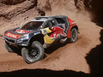 Carlos Sainz, a los mandos de su Peugeot Carlos Sainz, a los mandos de su Peugeot