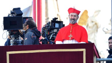 Javier Cámara se viste de cardenal en 'El joven Papa' de HBO