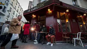 Reabre el café "Le Carrillon" dos meses después de los atentados del 13-N en París Reabre el café "Le Carrillon" dos meses después de los atentados del 13-N en París