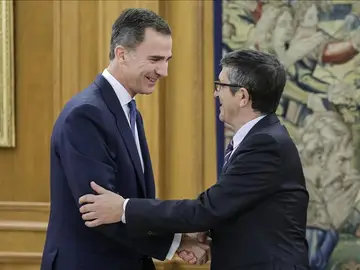 El Rey recibe en la Zarzuela a Patxi López El Rey recibe en la Zarzuela a Patxi López