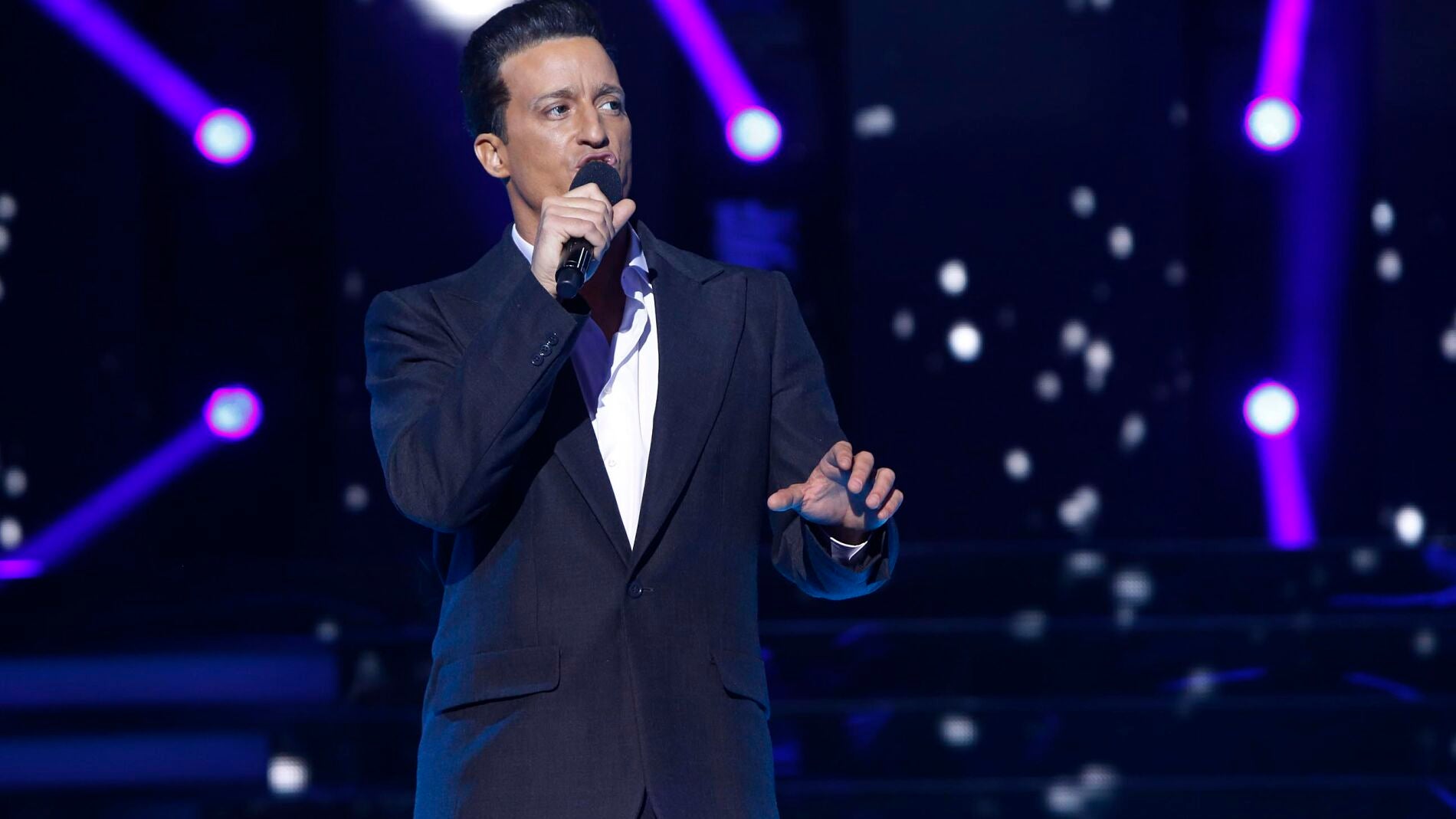 Pablo Puyol imita a Luis Miguel