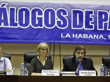 El Gobierno y las FARC acuerdan un mecanismo para verificar el alto el fuego El Gobierno y las FARC acuerdan un mecanismo para verificar el alto el fuego