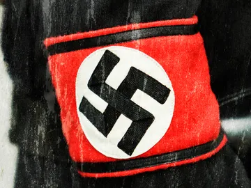 Brazaleta con la esvástica Brazaleta con la esvástica