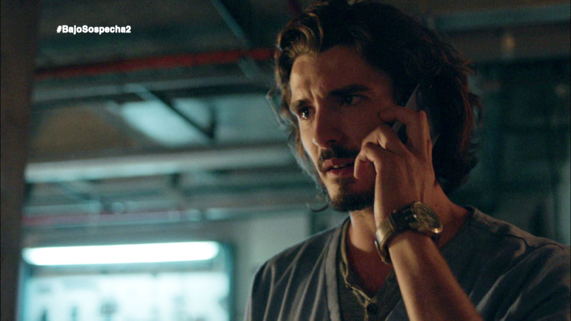 V&iacute;ctor descubre que Gin&eacute;s rob&oacute; el expediente y le sigue hasta el s&oacute;tano