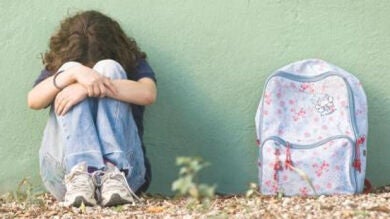 Una niña de diez años muere tras ser agredida con una mochila por una compañera del colegio