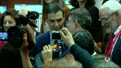 Pedro Sánchez califica de rumor que se diga que negocia con Podemos