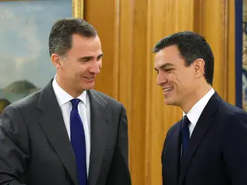 Sánchez es recibido por el Rey en Zarzuela Sánchez es recibido por el Rey en Zarzuela