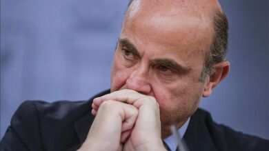 De Guindos asegura que no hay voces críticas en el PP