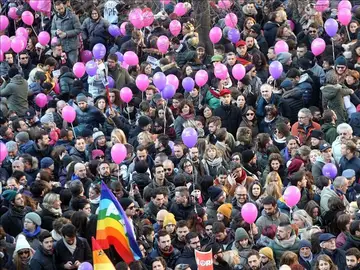 Movilización en contra de la discriminación de las personas LGBT en Piazza dell Scala, en Milán Movilización en contra de la discriminación de las personas LGBT en Piazza dell Scala, en Milán