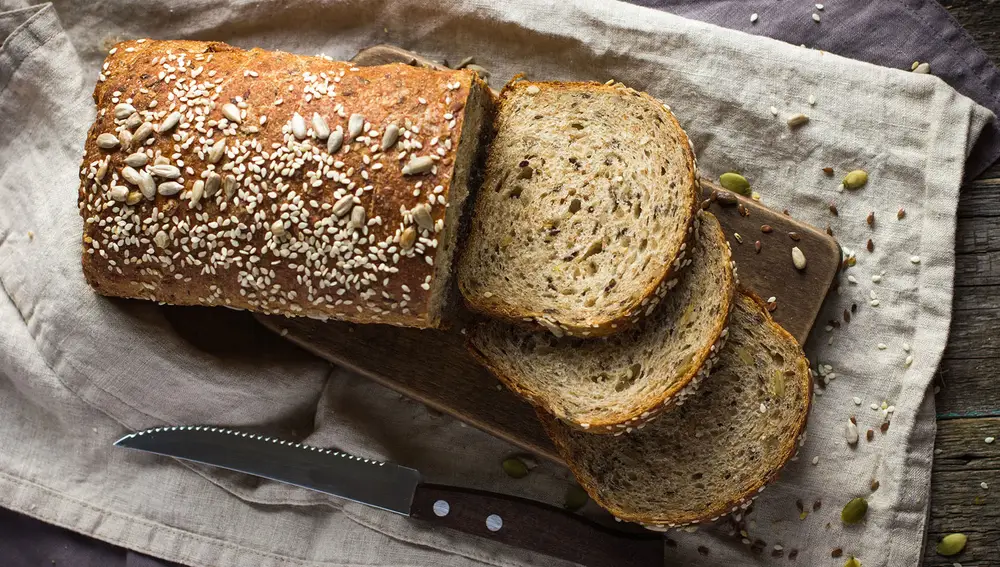 El salvado de trigo está en el pan hecho con harina integral.