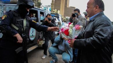 Tahrir conmemora casi vacía y con odas a Al Sisi aniversario de revolución egipcia