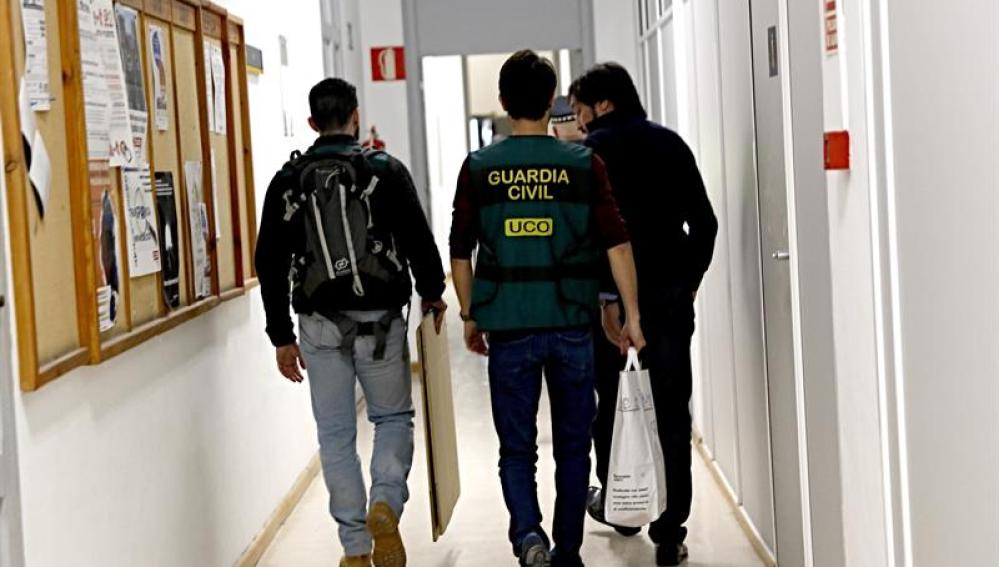 La Guardia Civil registra los despachos del grupo municipal del PP en el Ayuntamiento de Valencia