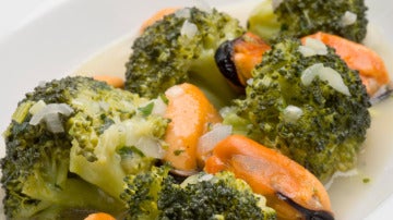 Brócoli y mejillones en salsa verde