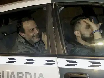 Vicente Burgos, uno de los detenidos en la 'Operación Taula' a su llegada a los juzgados Vicente Burgos, uno de los detenidos en la 'Operación Taula' a su llegada a los juzgados