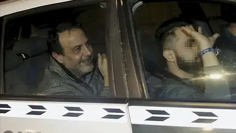 Vicente Burgos, uno de los detenidos en la 'Operación Taula' a su llegada a los juzgados Vicente Burgos, uno de los detenidos en la 'Operación Taula' a su llegada a los juzgados