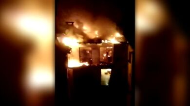 Cinco personas resultan heridas en un aparatoso incendio en un edificio en Pamplona