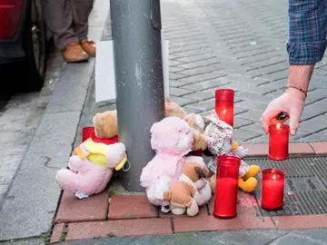 Los vitorianos dejan mensajes, velas y peluches Los vitorianos dejan mensajes, velas y peluches