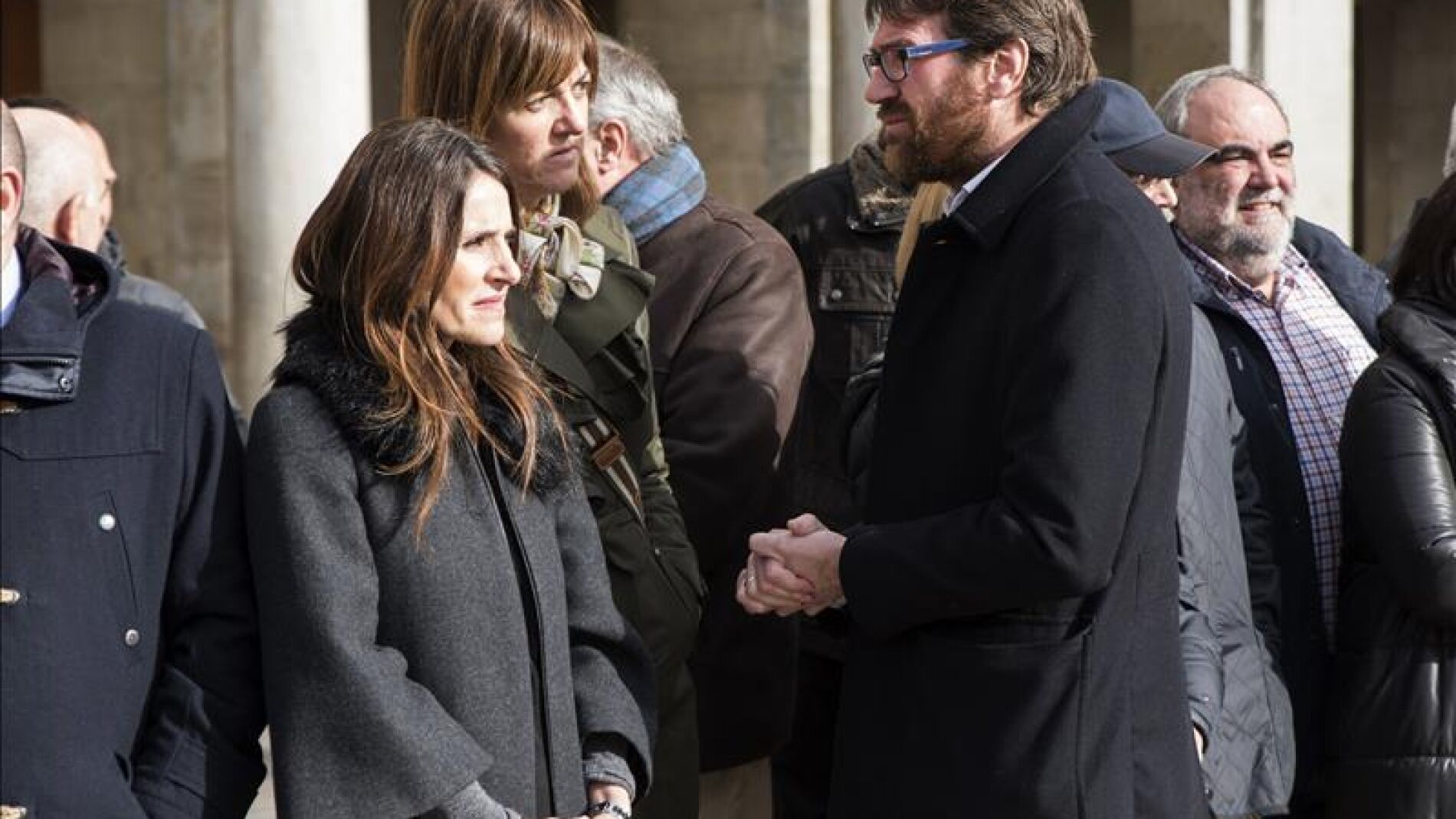 Concentraci&oacute;n celebrada ayer frente al Ayuntamiento de Vitoria, en repulsa por el asesinato de la ni&ntilde;a