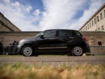 El coche del Papa subastado