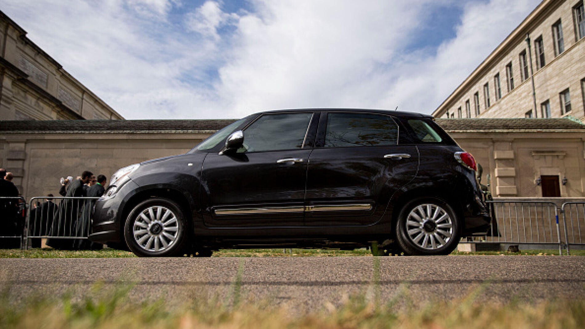 El coche del Papa subastado